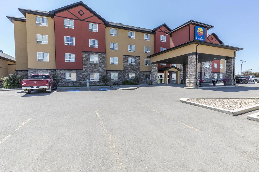 Comfort Inn & Suites Red Deer Exterior photo